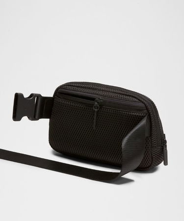 Taljetaske lululemon Everywhere Knit Mesh Belt Bag 1L Sort | prod20002199, 2