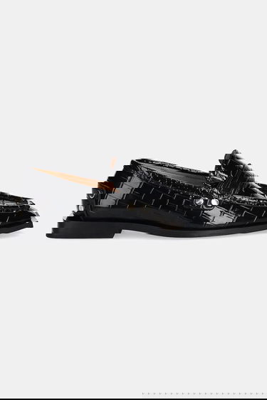 Sneakers og sko GANNI GANNI Studs Square Toe Shiny Croco Loafers Sort | S3014, 1