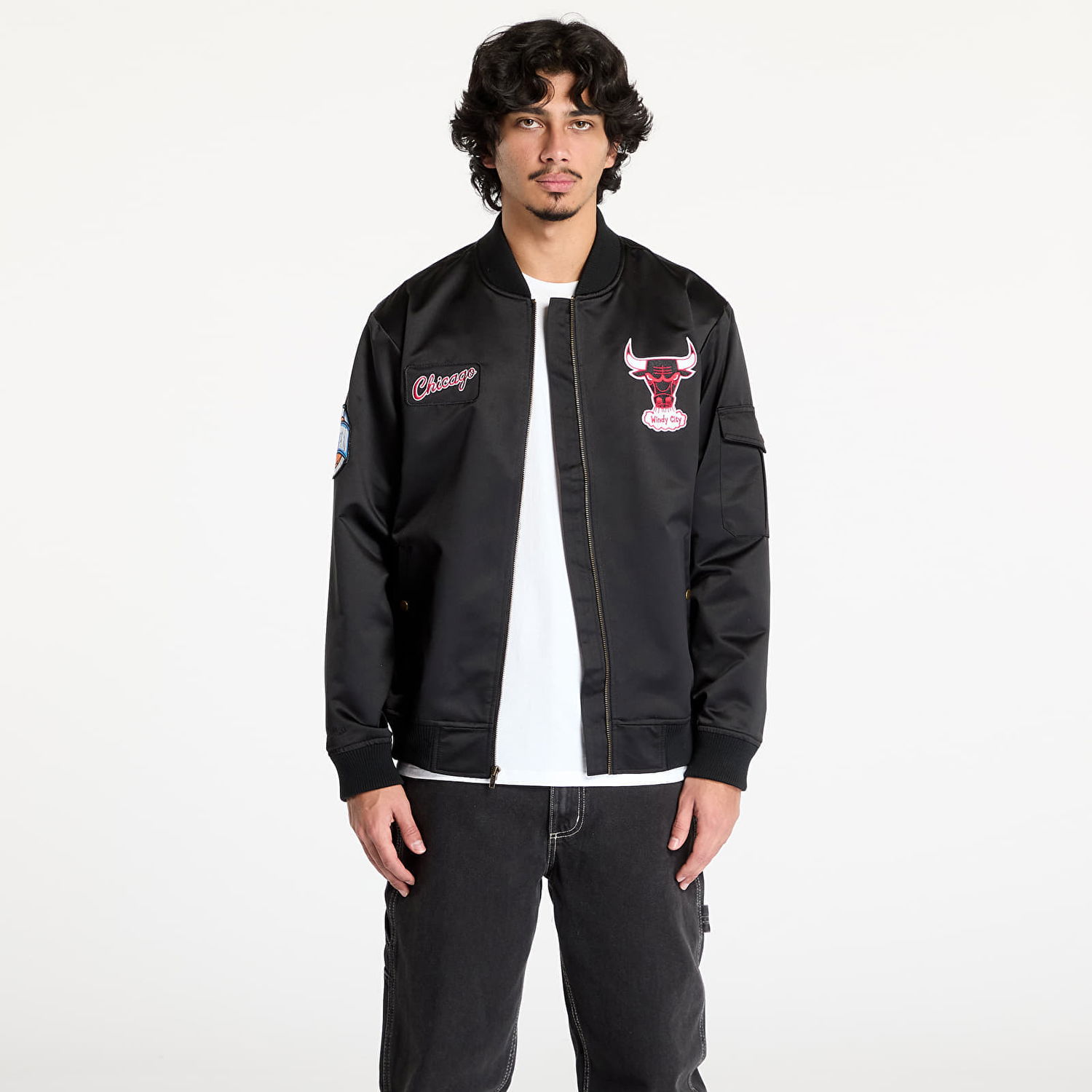 Bomberjakke Mitchell & Ness Team Leader Satin Vintage Bulls Bomber Jacket Sort | JK8095-CBUBLCK, 0