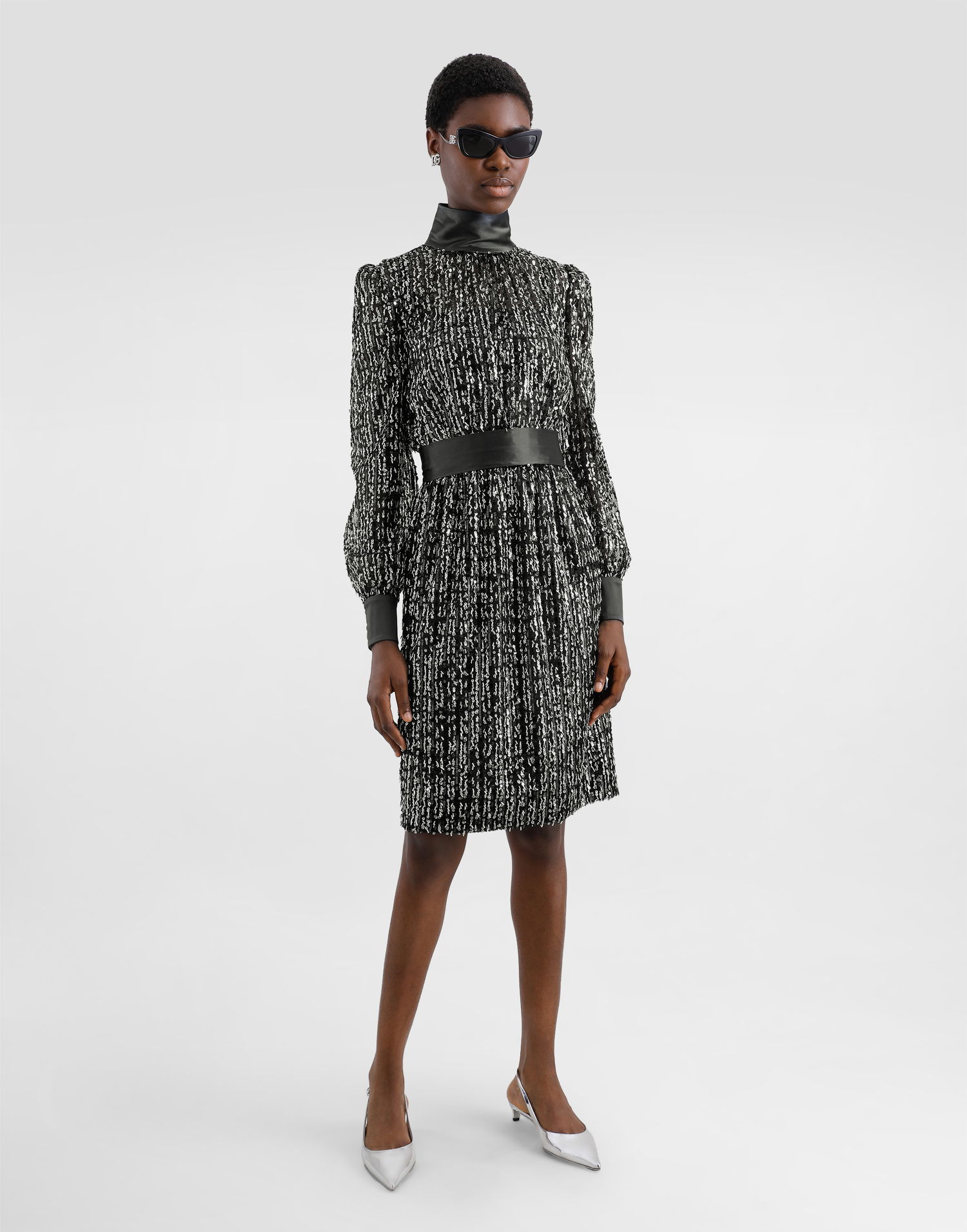 Kjole Dolce & Gabbana Midi Dress With Sequin Stripe Embroidery Sort | F6TJYTFLSKBN0000, 1
