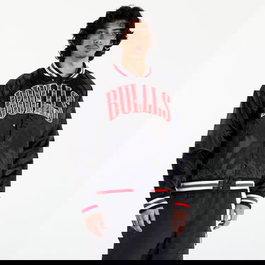 Bomberjakke New Era Chicago Bulls NBA Applique Satin Bomber Jacket UNISEX Black/ Front Door Red Sort | 60435456, 0