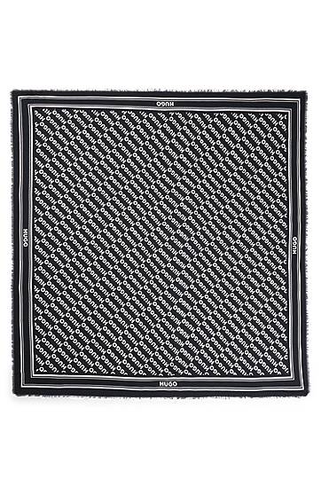 Tørklæde BOSS HUGO Square Logo Print Scarf with Fringed Edging Sort | 50517680, 0
