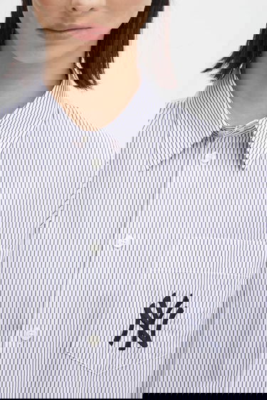Skjorte Sporty & Rich Sporty & Rich Yankees Serif Oversized Pinstriped Relaxed Fit Shirt with Classic Collar Mørkeblå | SI006623631ST09, 3