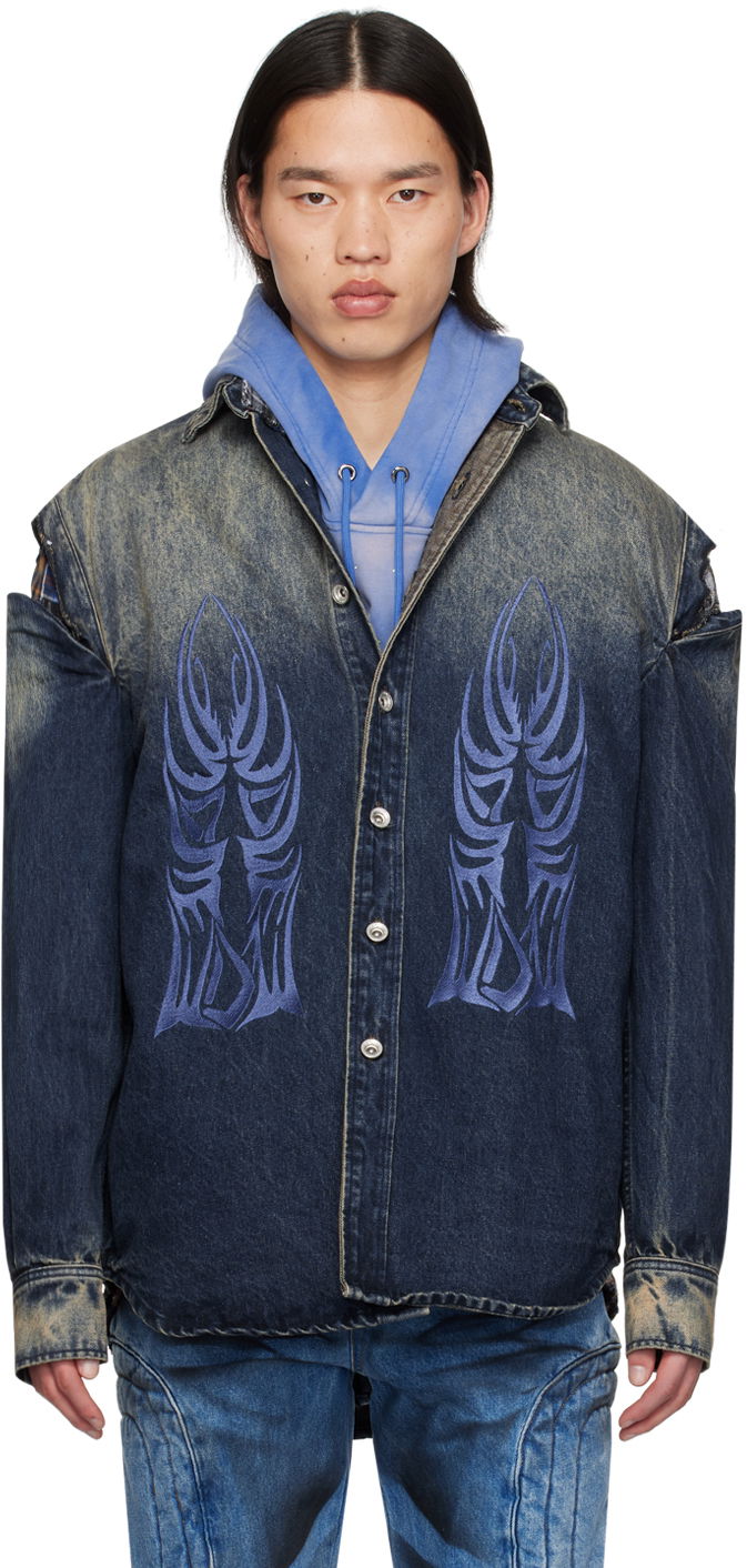 Skjorte Who Decides War Gradient Denim Shirt with Tribal Embroidery and Cut-Out Shoulders Blå | 1110240010SS24
