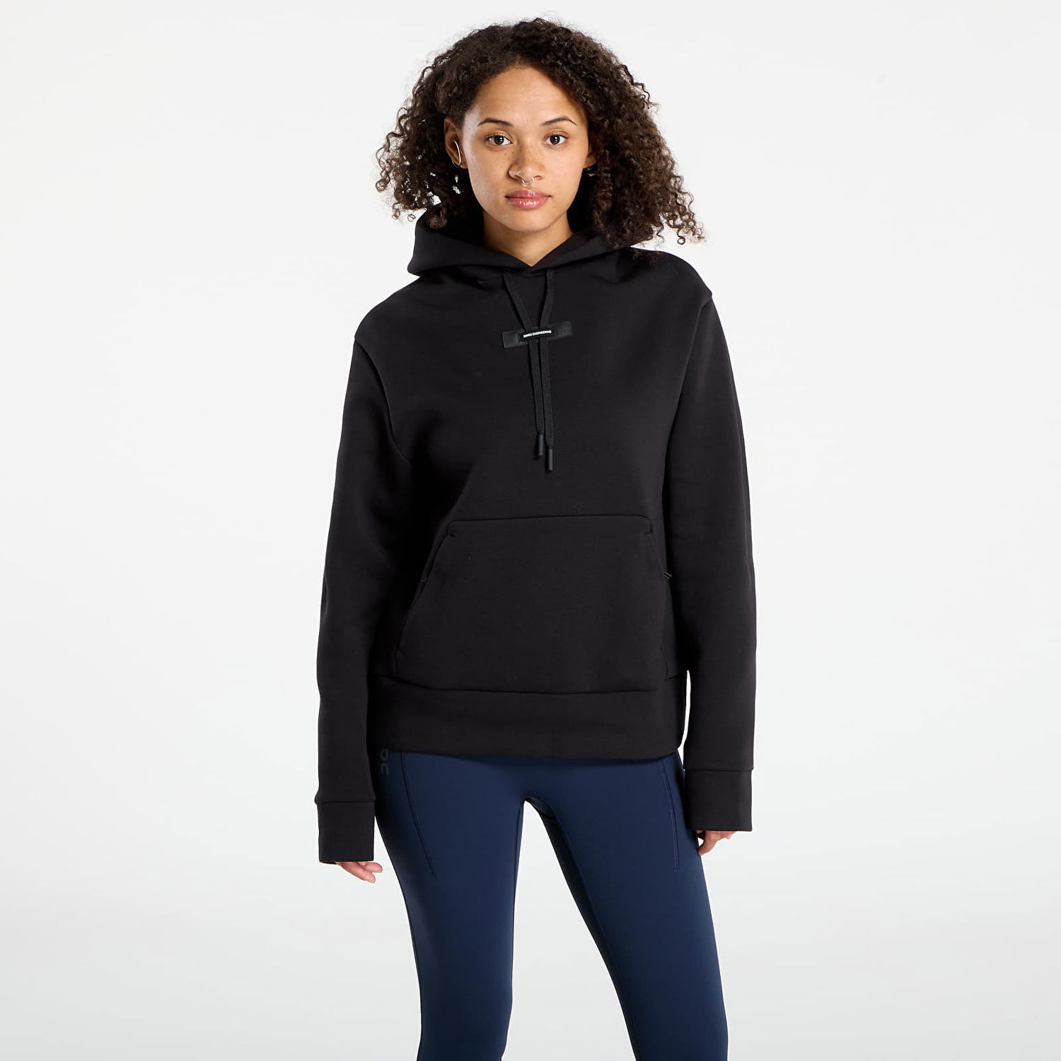 Sweatshirt On Running Focus Tech Hoodie Sort | 1WF30360553 W, 0