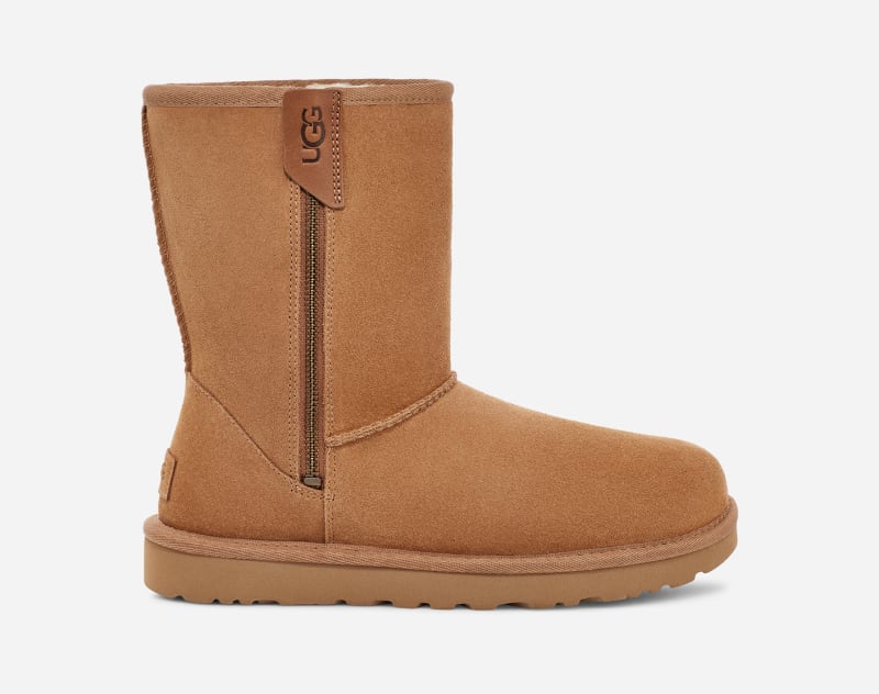 Sneakers og sko UGG ® Classic Short Bailey Zip Boot in Brown, Size 6, Leather Beige | 1144043-CHE, 0