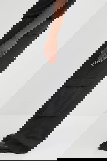 Cargo bukser HELIOT EMIL Heliot Emil PREAW25 Wide Leg Cargo Pants Sort | PREAW25.M.10.207.BLK01, 1