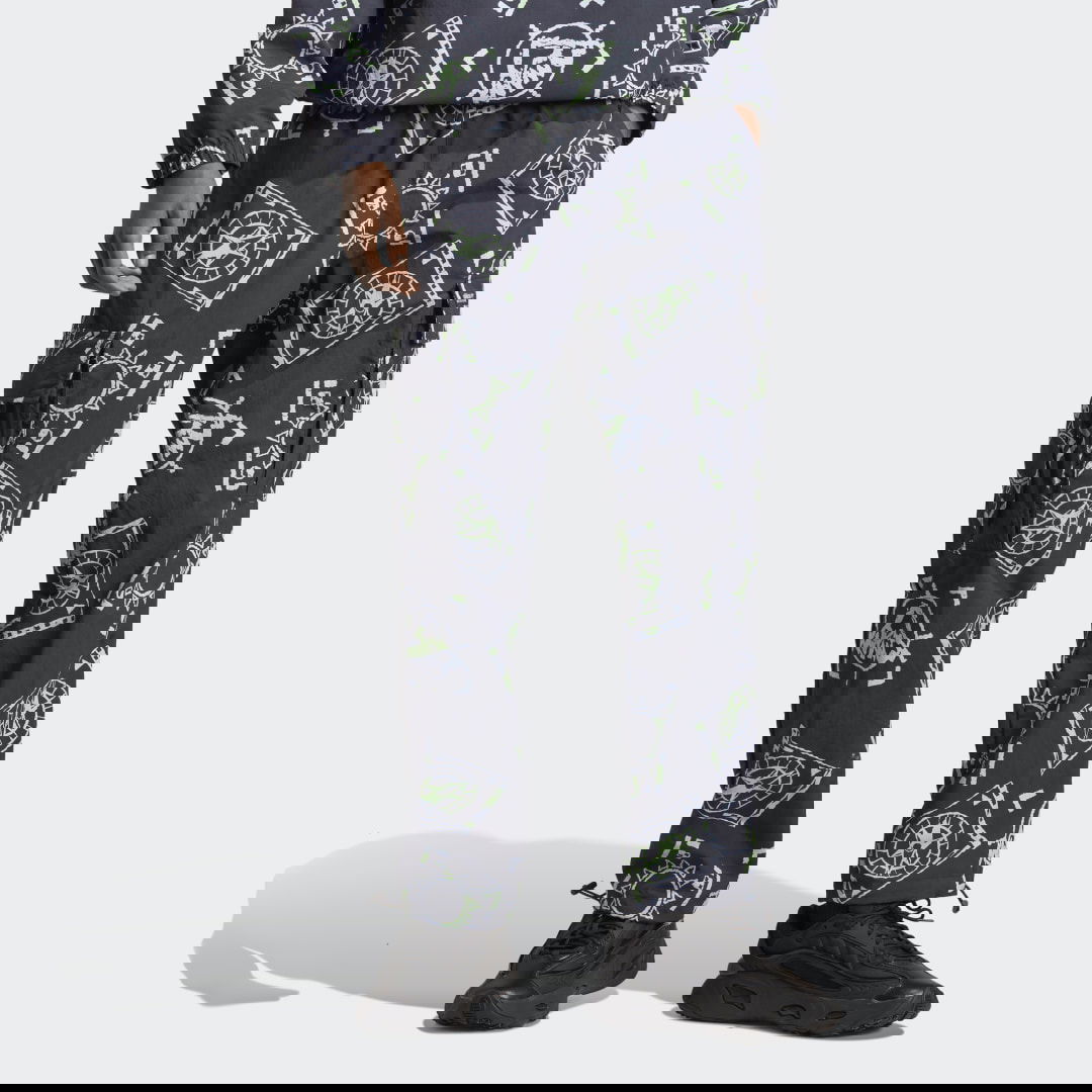 Bukser adidas Originals Adventure Allover Grå | HR3501, 1