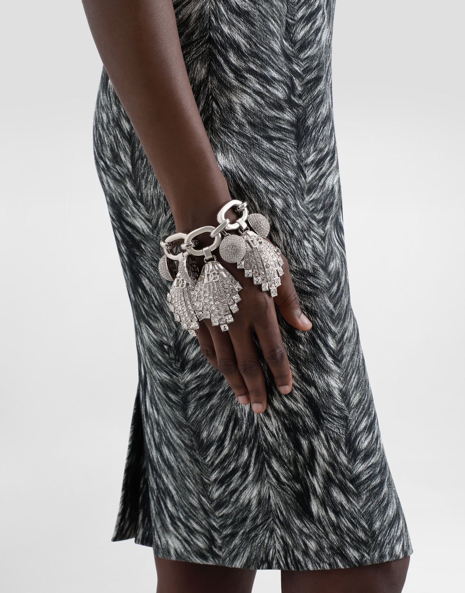 Armbånd Dolce & Gabbana Dolce & Gabbana Rhinestone Maxi-Bracelet with Chain and DG Logo Metalisk | WBR2E5W111187655, 1