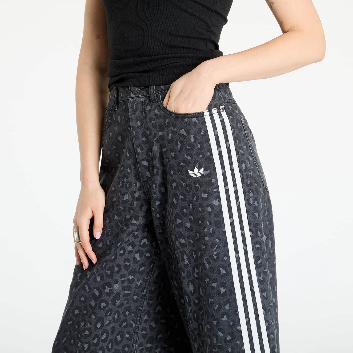 Bukser adidas Originals adidas Originals Bermuda Shorts Sort | KA2675, 1