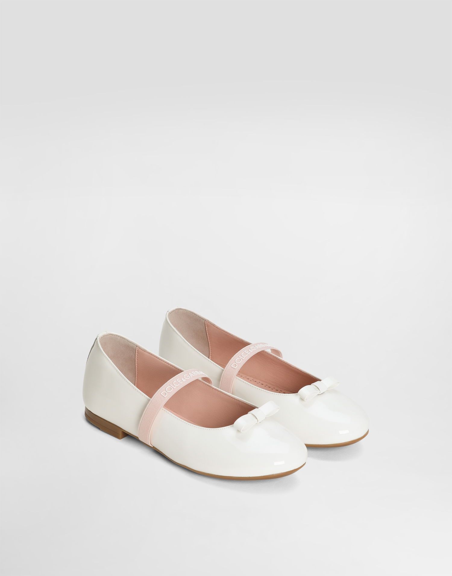 Tilbehør Dolce & Gabbana Dolce & Gabbana Patent Leather Ballet Flats with Bow Hvid | D11294A483187682, 1