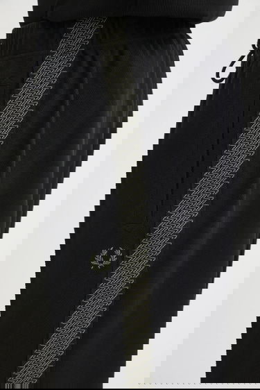 Joggingbukser Fred Perry Track Pants with Side Stripe and Embroidered Laurel Wreath Sort | T1301, 3