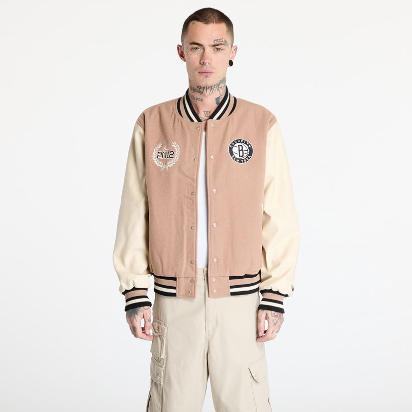 Bomberjakke New Era Lifestyle Beige Varsity Jacket Beige | 60574502