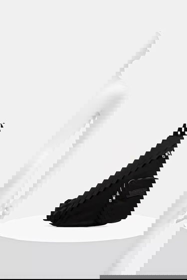 Skuldertaske Maison Margiela MM6 Maison Margiela Asymmetric Sling Bag Sort | SB5WG0019.P8504.T8013, 5