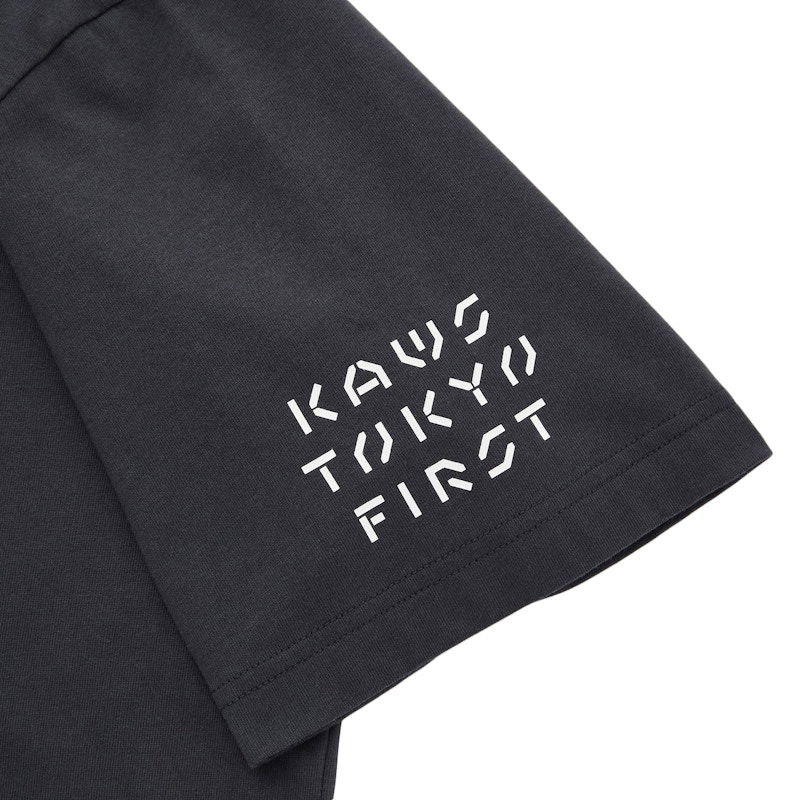 T-shirt KAWS KAWS Tokyo First T-Shirt Sort | 446311, 0
