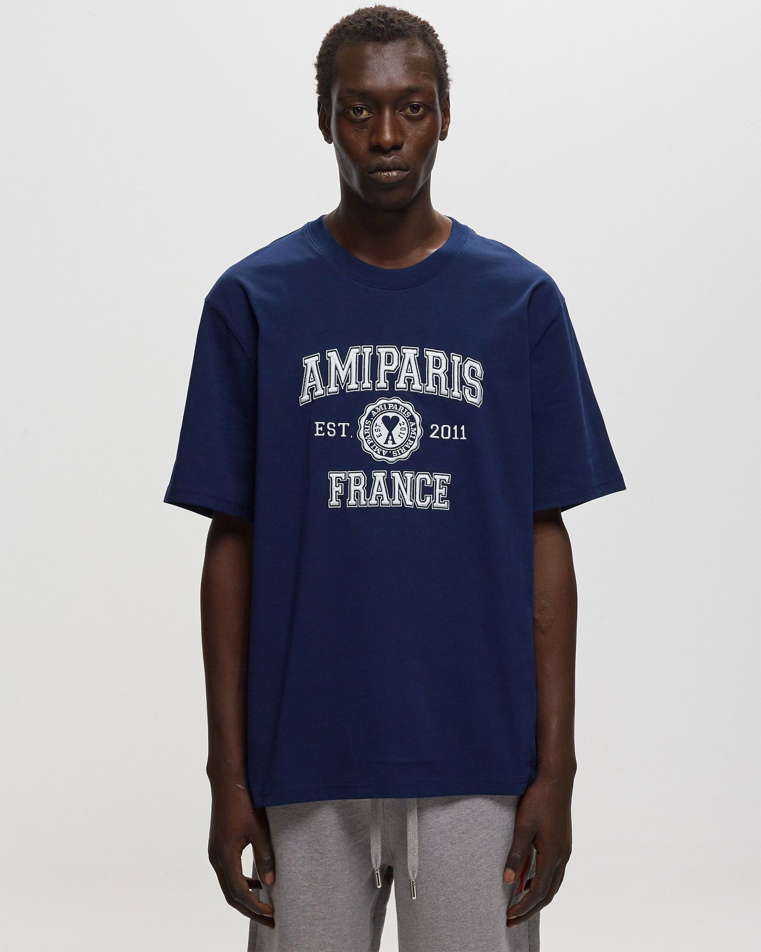 T-shirt AMI Paris Varsity Logo Tee Mørkeblå | HTS008-726-491, 1