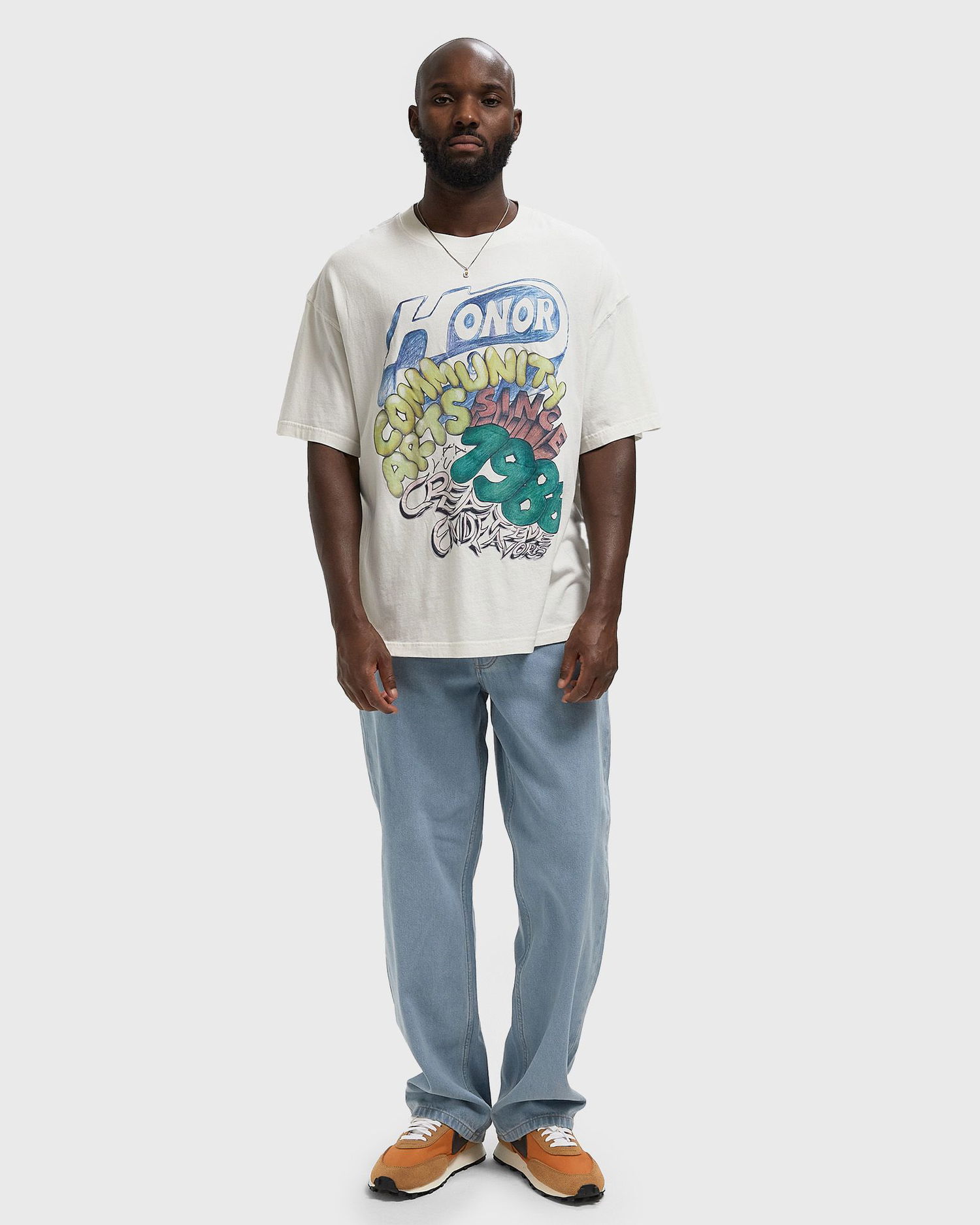 T-shirt Honor The Gift Community Arts Creative T-Shirt Hvid | HTG250343-BONE, 1