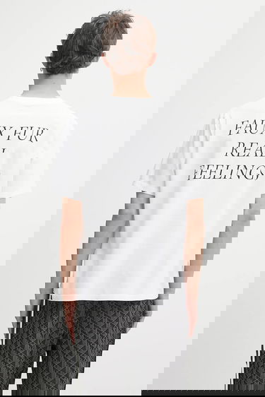 T-shirt Maison Margiela MM6 Maison Margiela Faux Fur Real Feelings Graphic T-Shirt Hvid | SH2GC0031.M20048.100, 0