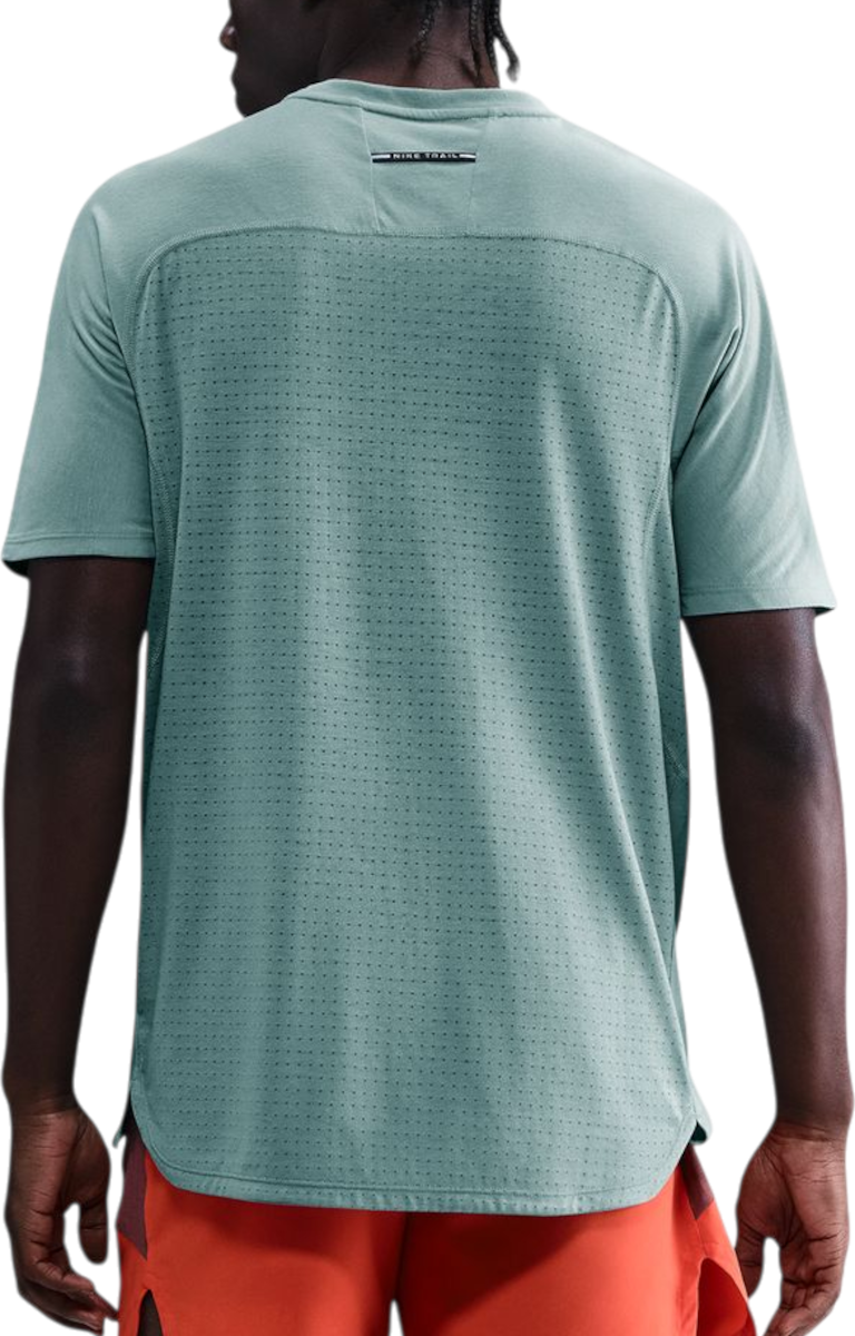 T-shirt Nike Short Sleeve T-Shirt with Perforated Panels Solar Chase Grøn | hj3580-017, 1