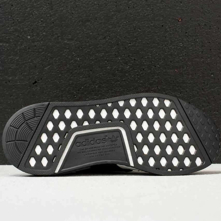 Sneakers og sko adidas Originals Neighborhood x NMD R1 Primeknit PK Sort | DA8835, 1