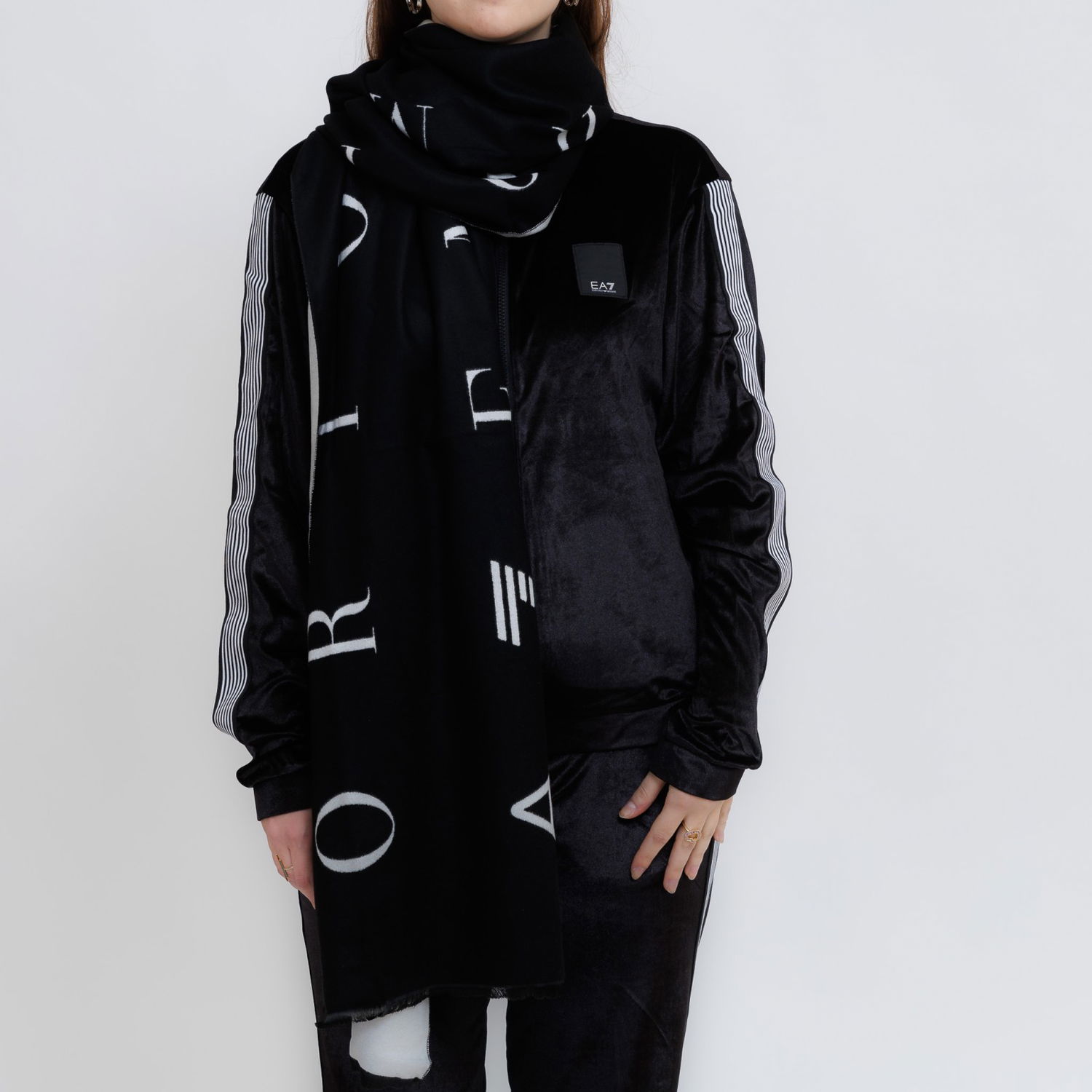 Tørklæde Emporio Armani EA7 Emporio Armani Wide Logo Scarf Sort | 7W000022-AF10450, 0