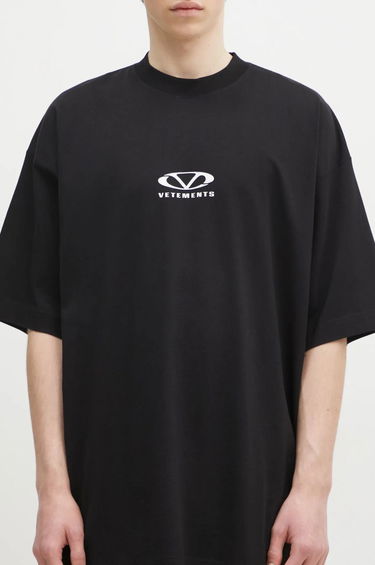 T-shirt VETEMENTS Oval Logo Oversized T-Shirt Sort | UA66TR605BW, 3