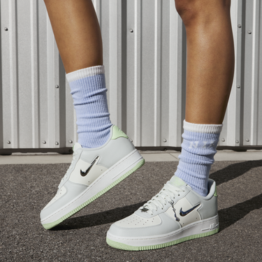 Sneakers og sko Nike Air Force 1 07 WMNS Molten Metal Grå | FN8540-001, 4