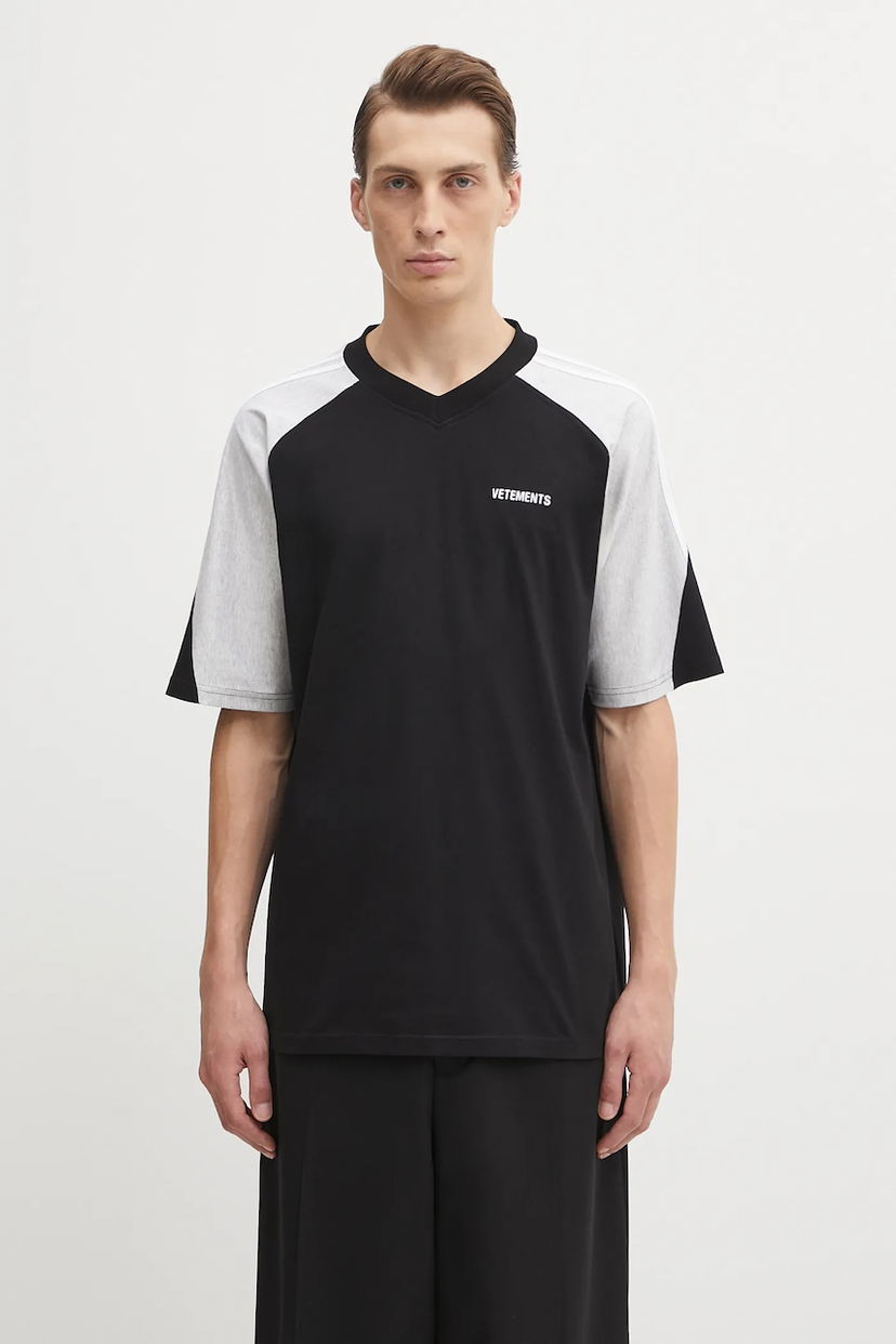 T-shirt VETEMENTS VETEMENTS Cut-Up V-Neck T-Shirt Sort | UH76TR265BG