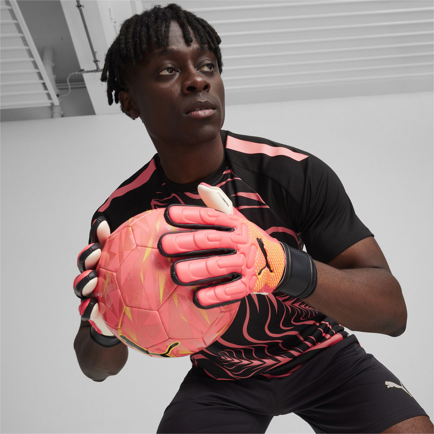 Handsker Puma Goalkeeper Gloves FUTURE Match NC with 3MM Supersoft Latex and Thumbwrap Lyserød | 041926-02, 1