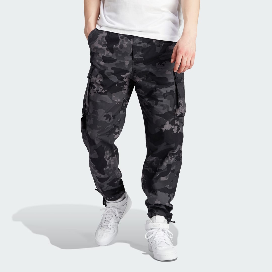 Bukser og jeans adidas Originals Graphics Camo Cargo Sort | IK3535, 0
