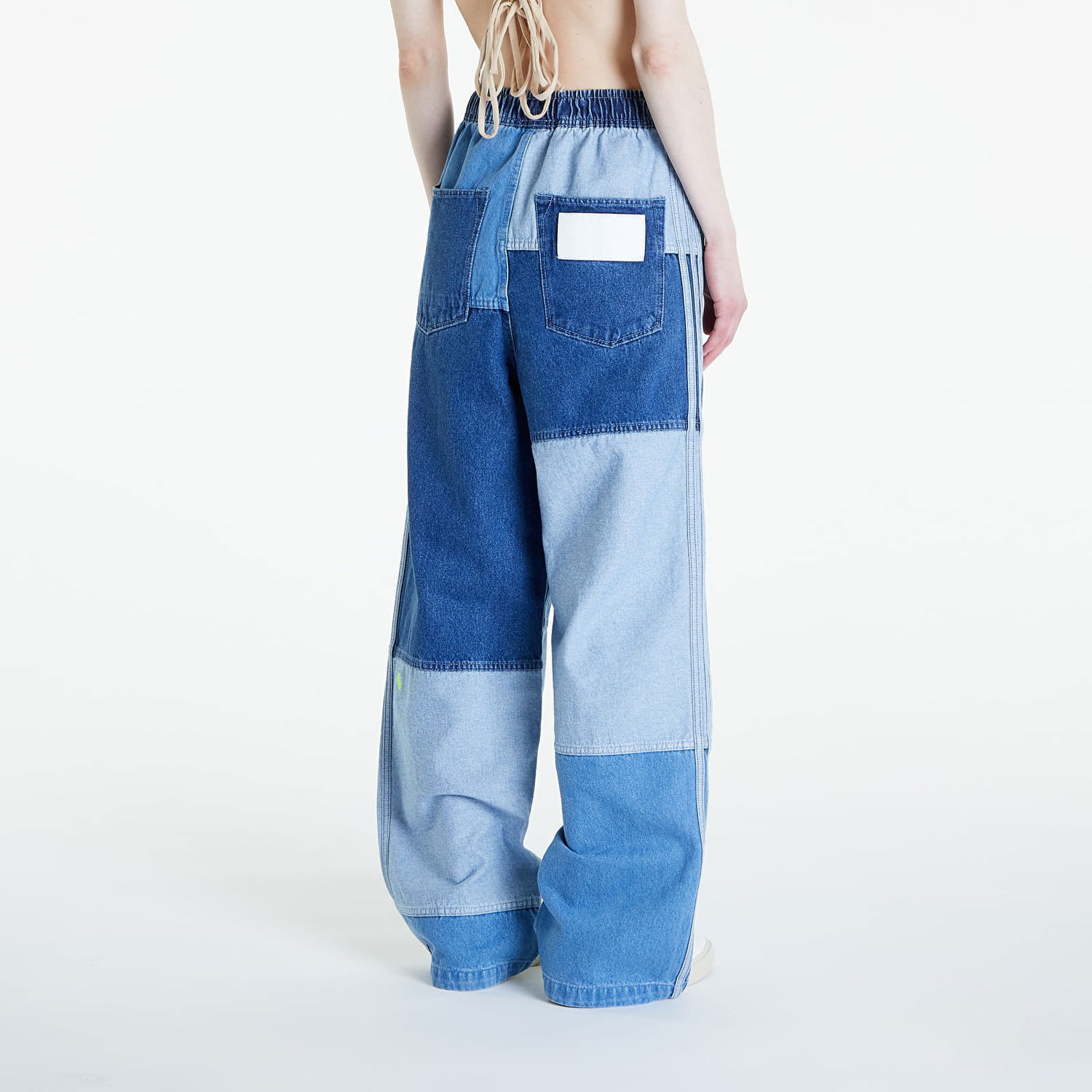 Bukser og jeans adidas Originals adidas x KSENIASCHNAIDER Patchwork Jeans Blue Blå | IU2463, 1