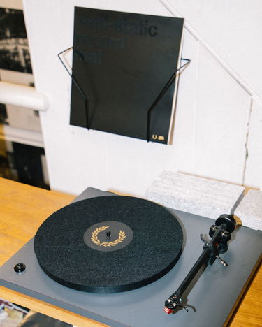 Tilbehør Fred Perry Fred Perry x Amy Winehouse Anti Static Vinyl Slipmat Sort | MS2713-102, 2