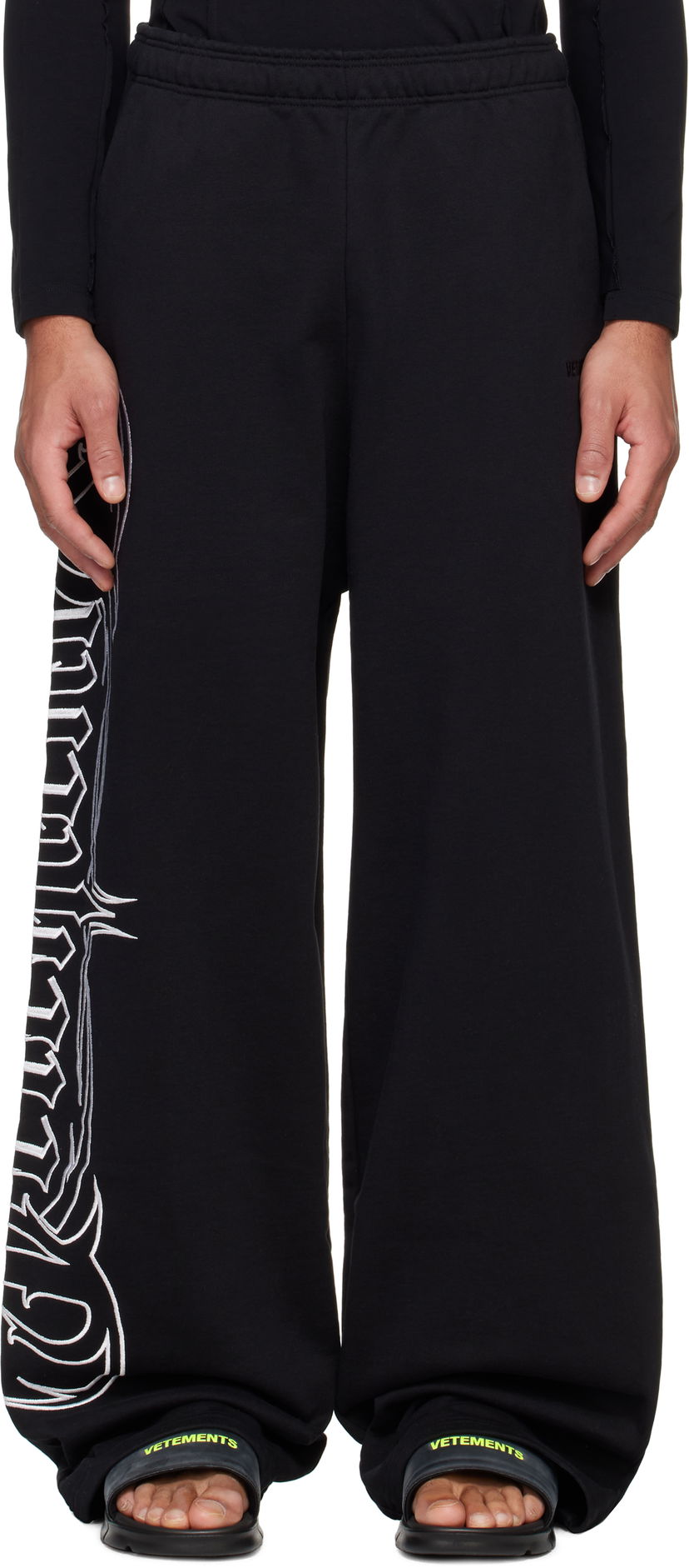 Joggingbukser VETEMENTS Metal Embroidered Sweatpants Sort | UA66SP620B