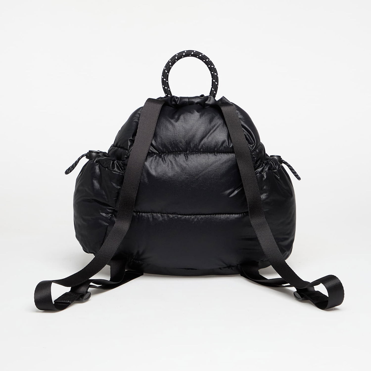 Rygsæk Nike Quilted Drawstring Top Handle Backpack NSW Puffle Mini Sort | HQ6693-010, 1
