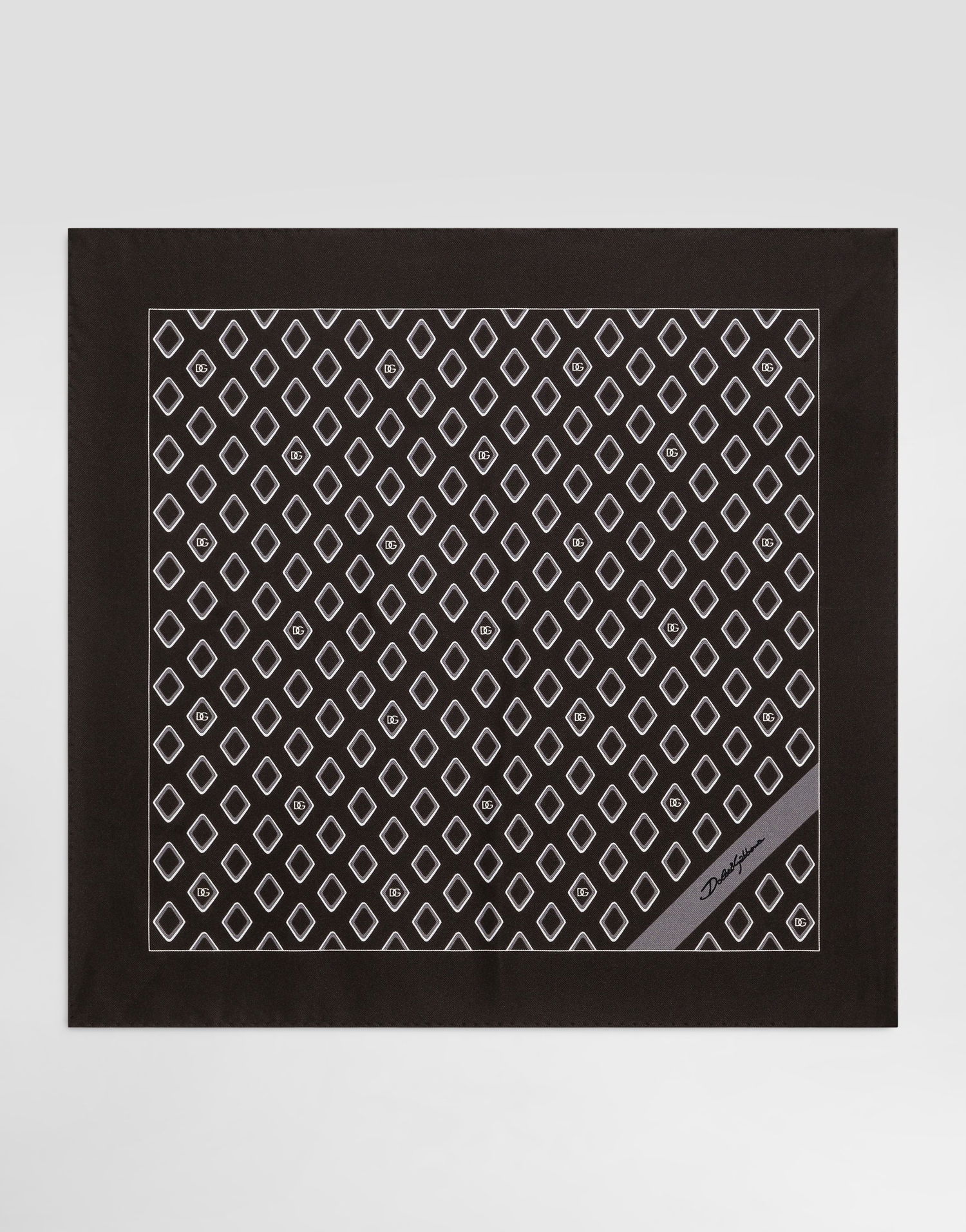 Tørklæde Dolce & Gabbana Dolce & Gabbana Silk Pocket Square with Micro Diamond Print and Logo Sort | GR412EG0WUGM3725, 0