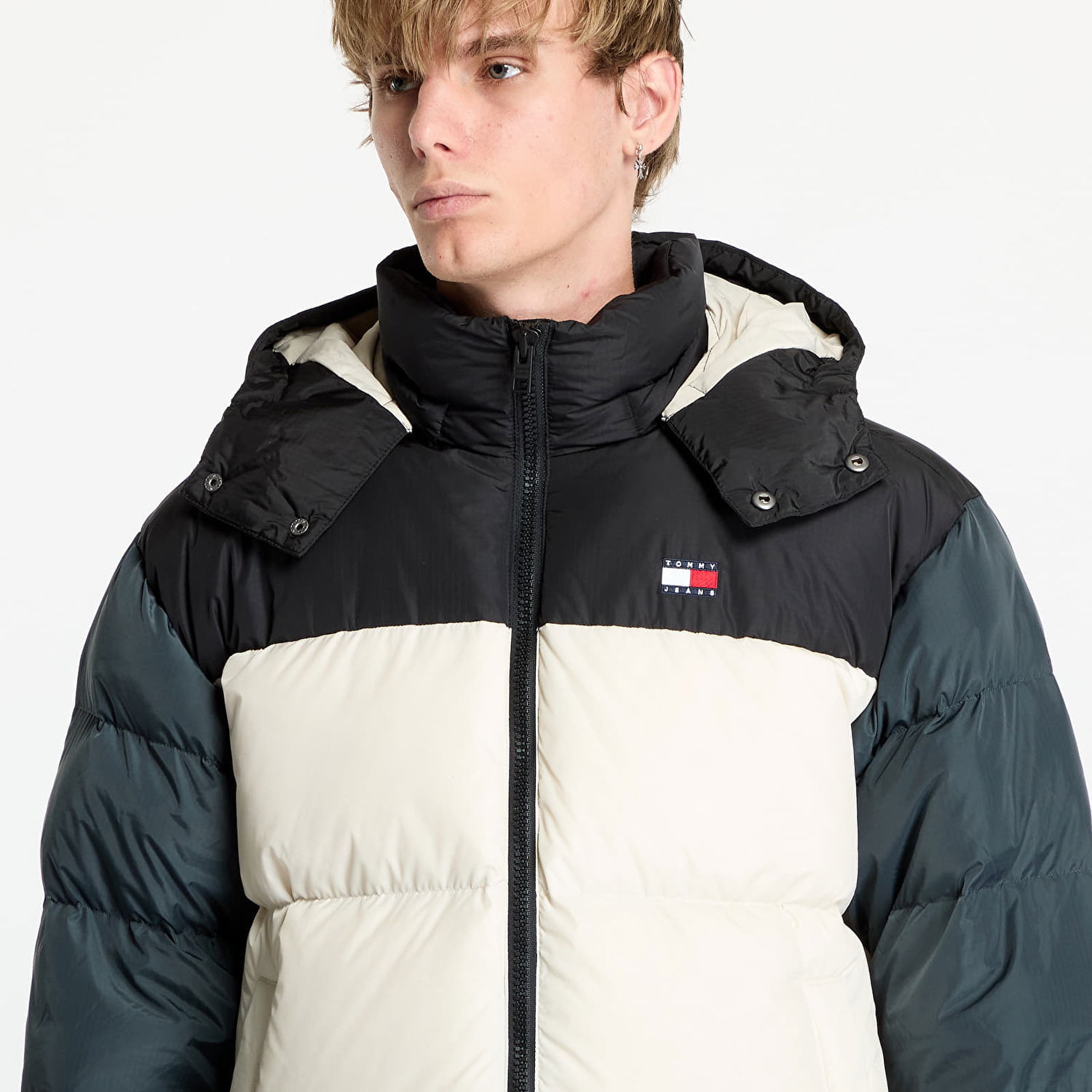 Puffer jakke Tommy Hilfiger Alaska Colorblock Puffer Jacket Beige Beige | DM0DM19639 ACG, 1