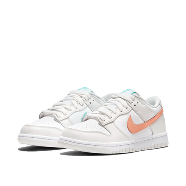 Sneakers og sko Nike Dunk Low "Mismatch Swoosh - Tropical" GS Hvid | CW1590-101, 1