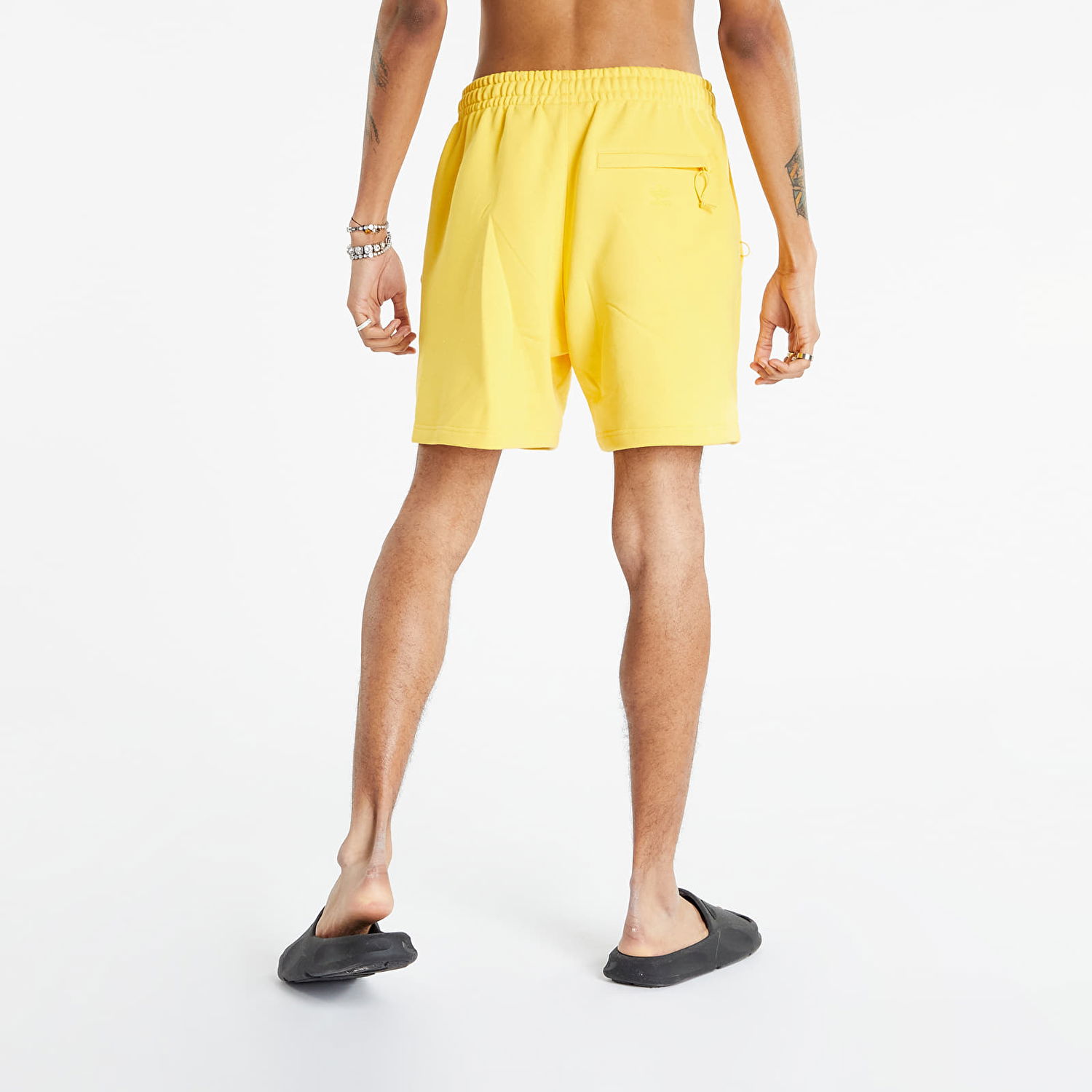 Shorts adidas Originals Pharrell Williams x Basics Shorts Gul | HJ7064, 1