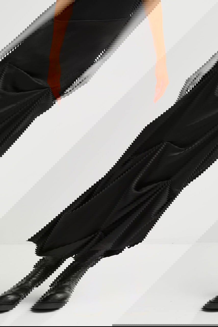 Nederdel GANNI Fluid Satin Jacquard Tuck Detail Long Midi Skirt Sort | W0997, 0