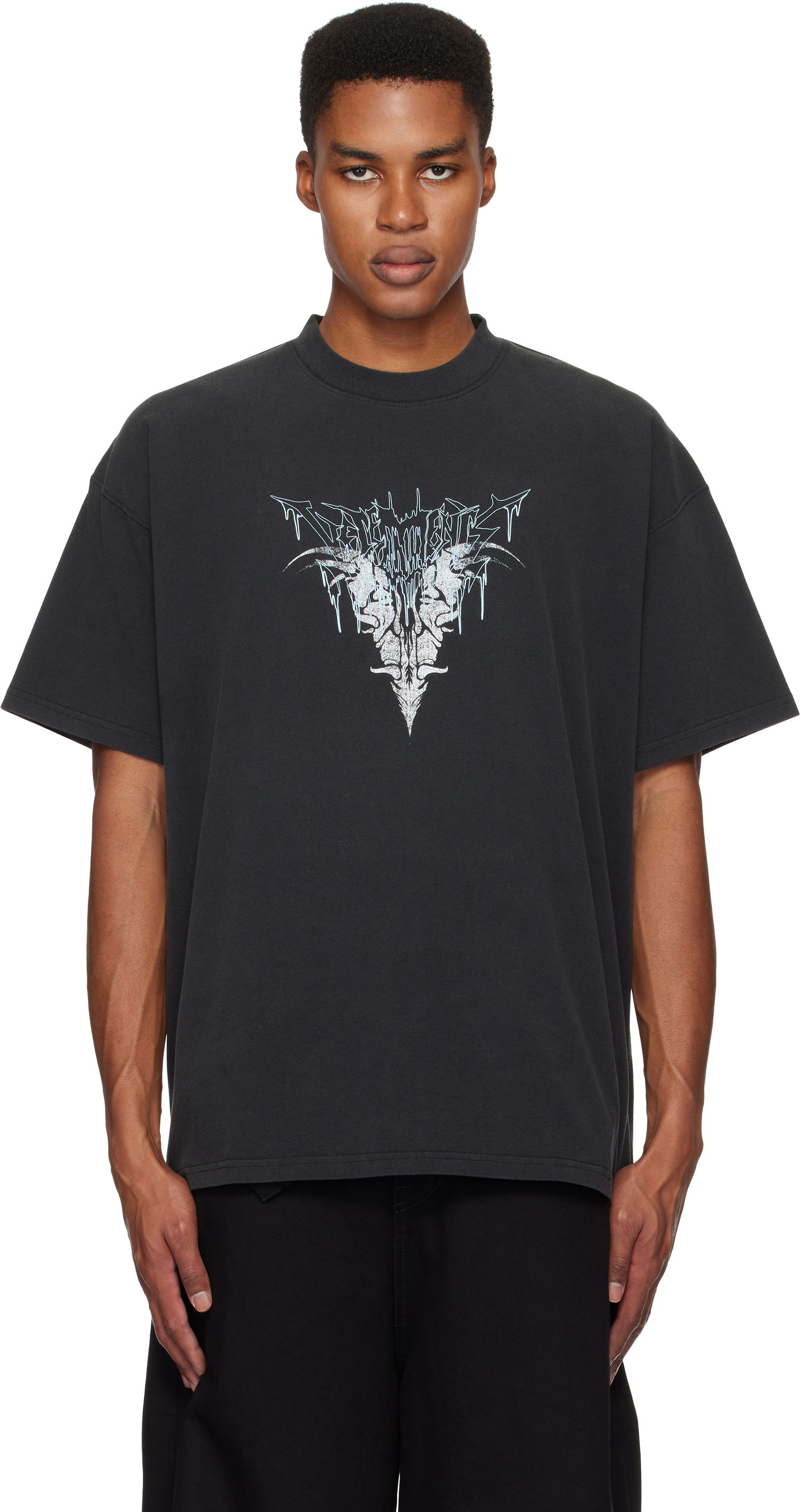 T-shirt VETEMENTS Vetements Bone 'V' Graphic Regular T-Shirt Sort | UA66TR670B, 0
