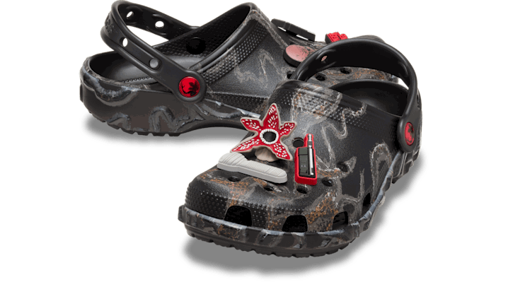 Sneakers og sko Crocs Stranger Things Classic Clogs Sort | 212074-90H, 1