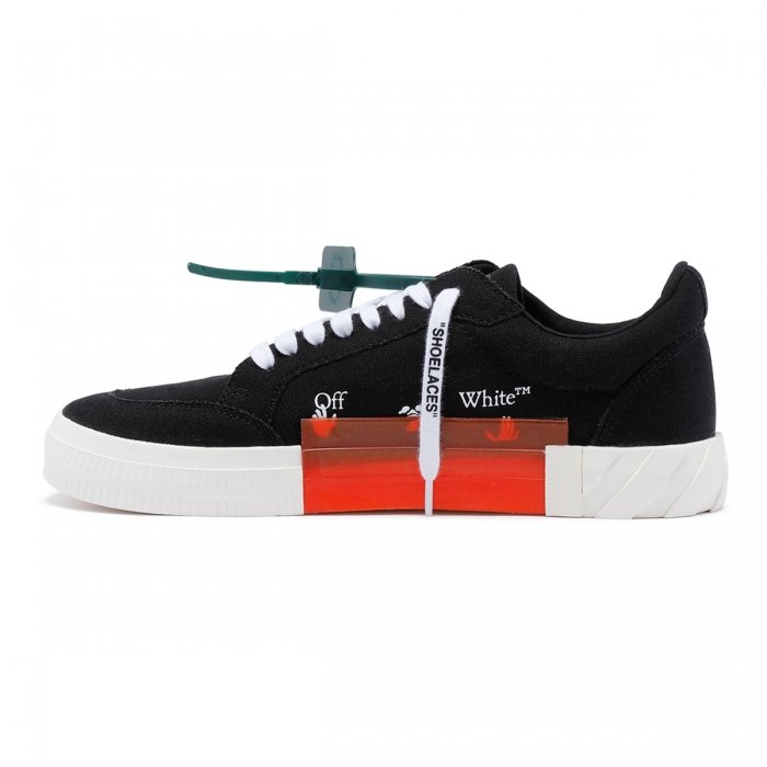 Sneakers og sko Off-White Low Vulcanized Sort | OMIA085C99FAB002 1001, 1