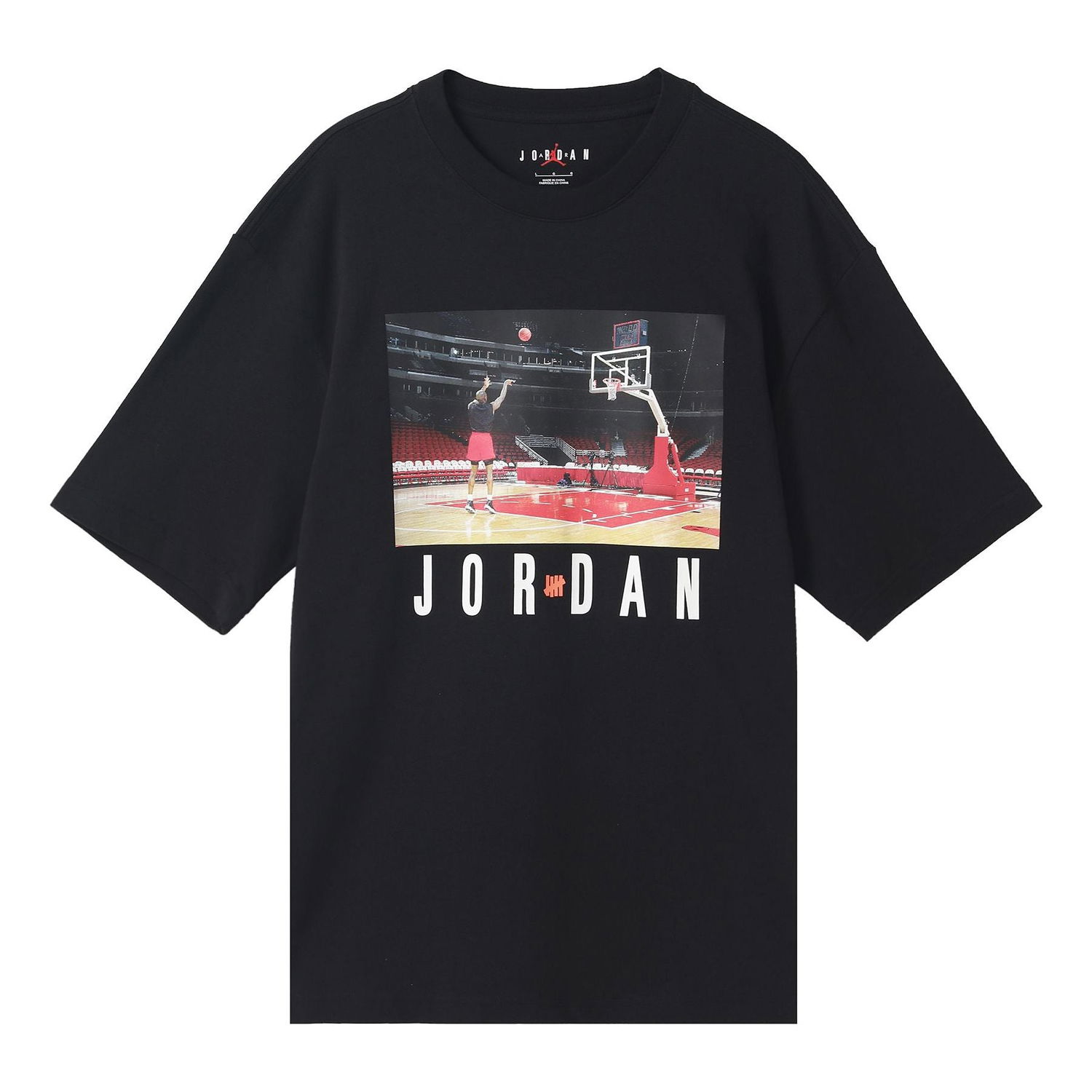 Jersey Jordan Men's UNDEFEATED Basketball Graphic T-Shirt Sort | DX6030-010, 0