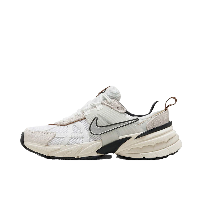 Sneakers og sko Nike V2K Run Summit White Light Orewood Brown (Women's) Beige | FN6703-100