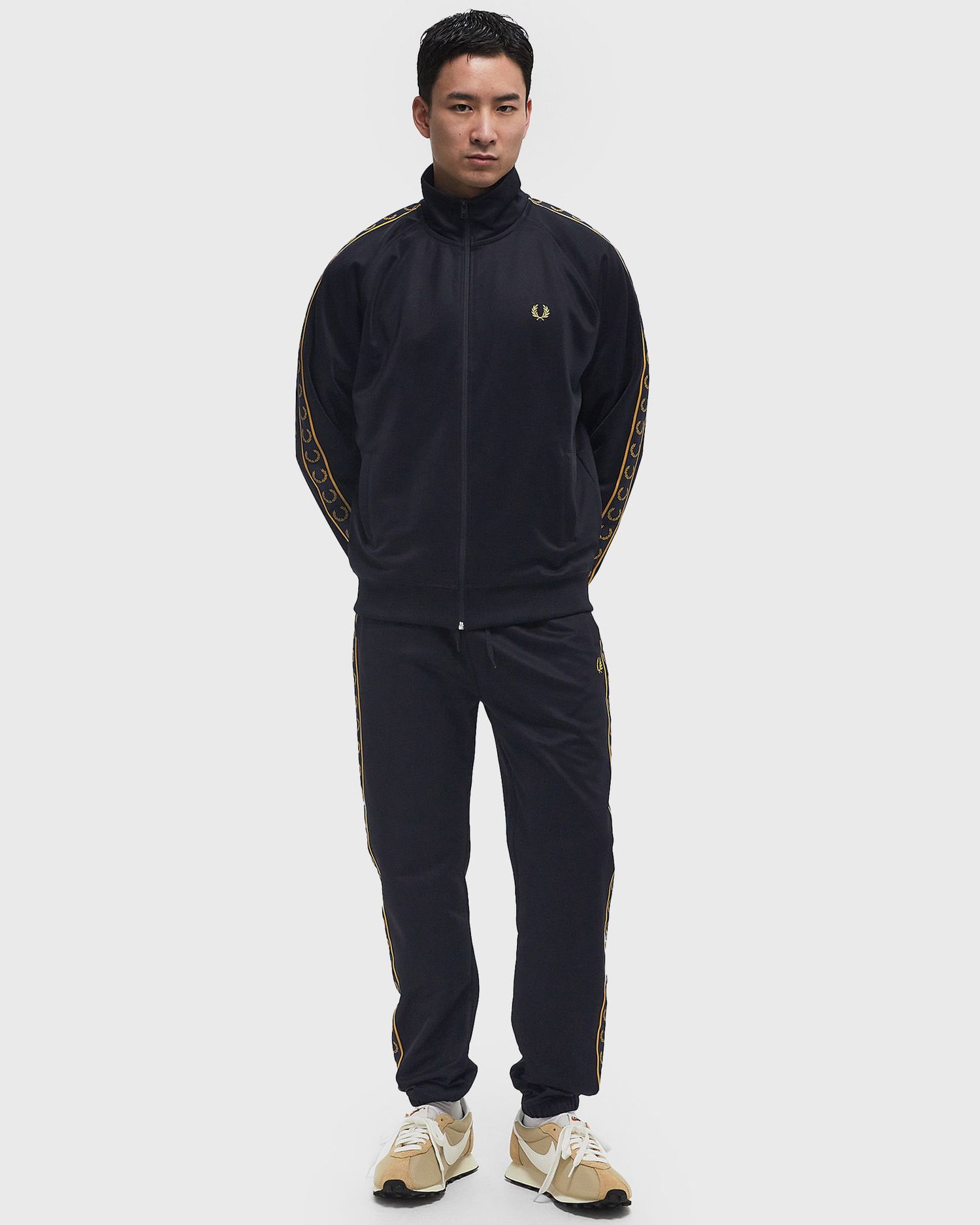 Joggingbukser Fred Perry Fred Perry Contrast Tape Track Pants Mørkeblå | T5507-W75, 1