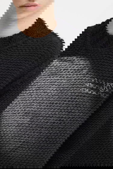 Sweater Maison Margiela Chunky Knit Sweater with Distressed Spotlight Effect and Signature Numbering Logo Sort | SH2HL0029.M13173.900S, 3