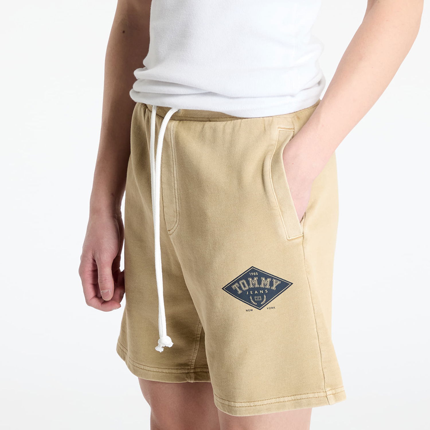 Shorts Tommy Hilfiger Tommy Jeans Regular Varsity Shorts Beige | DM0DM20936 ACT, 1