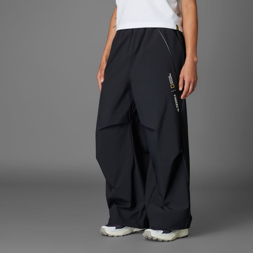 Bukser adidas Performance National Geographic AEROREADY Woven Pants Sort | JD5847