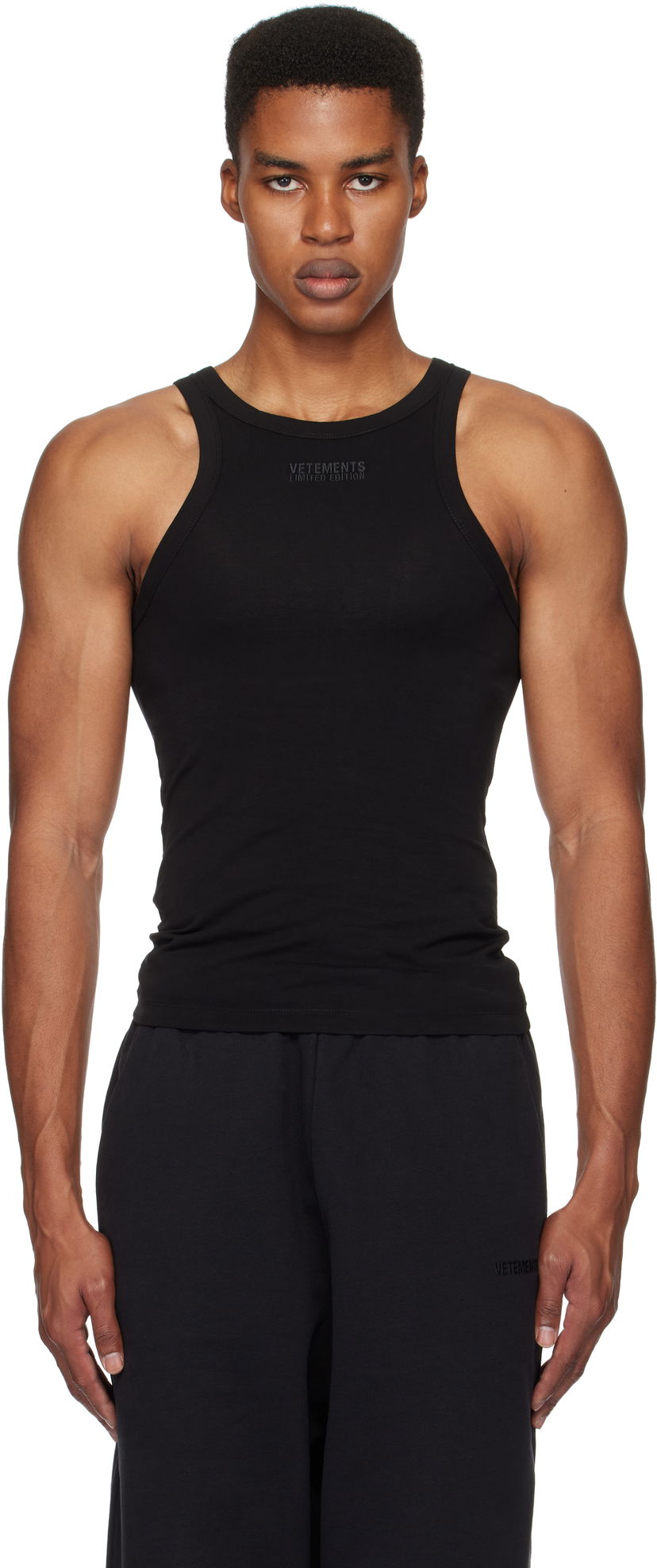 Tanktop VETEMENTS Embroidered Logo Tank Top Sort | UA66TO620B
