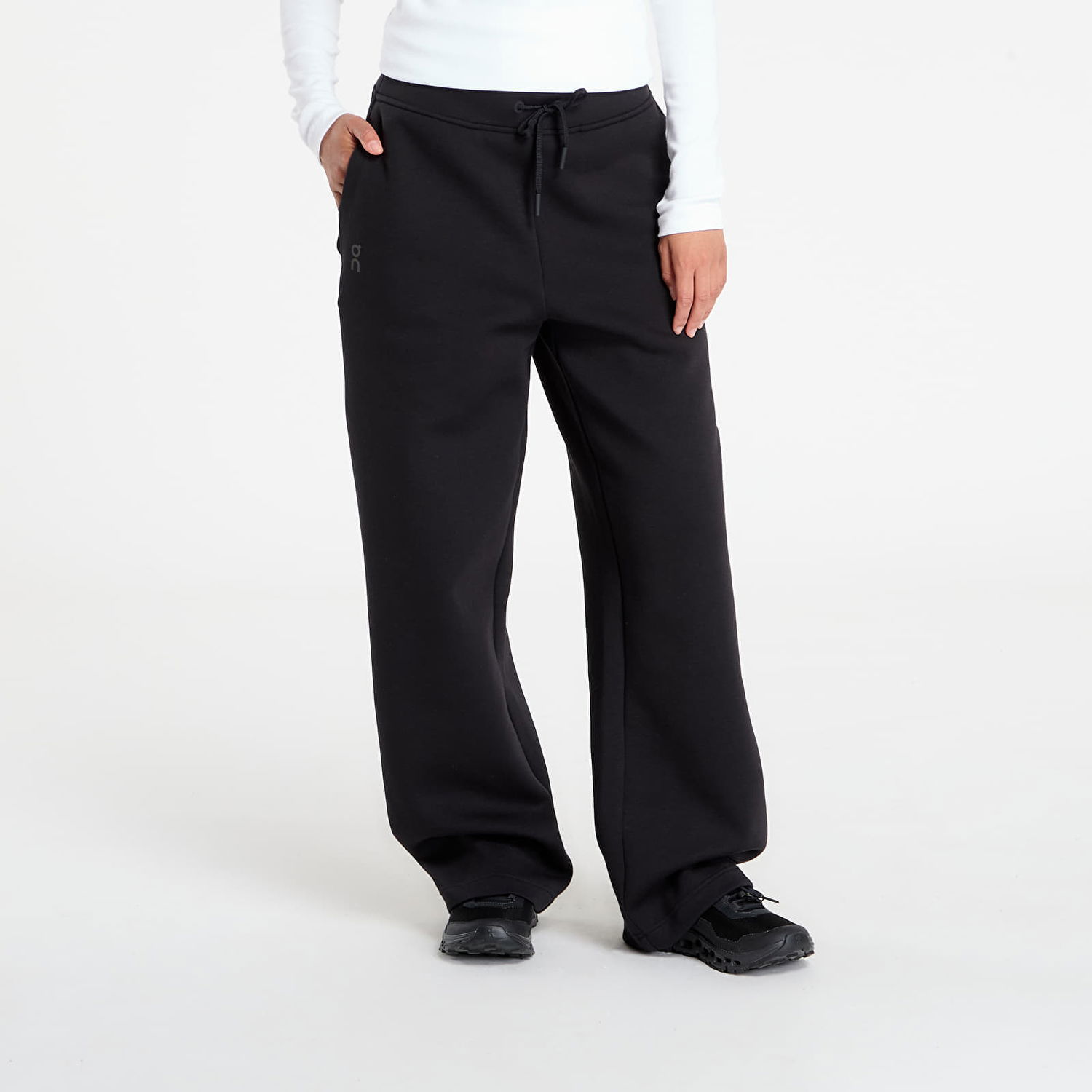 Joggingbukser On Running Focus Tech Sweatpants Sort | 1WF30390553 W, 0